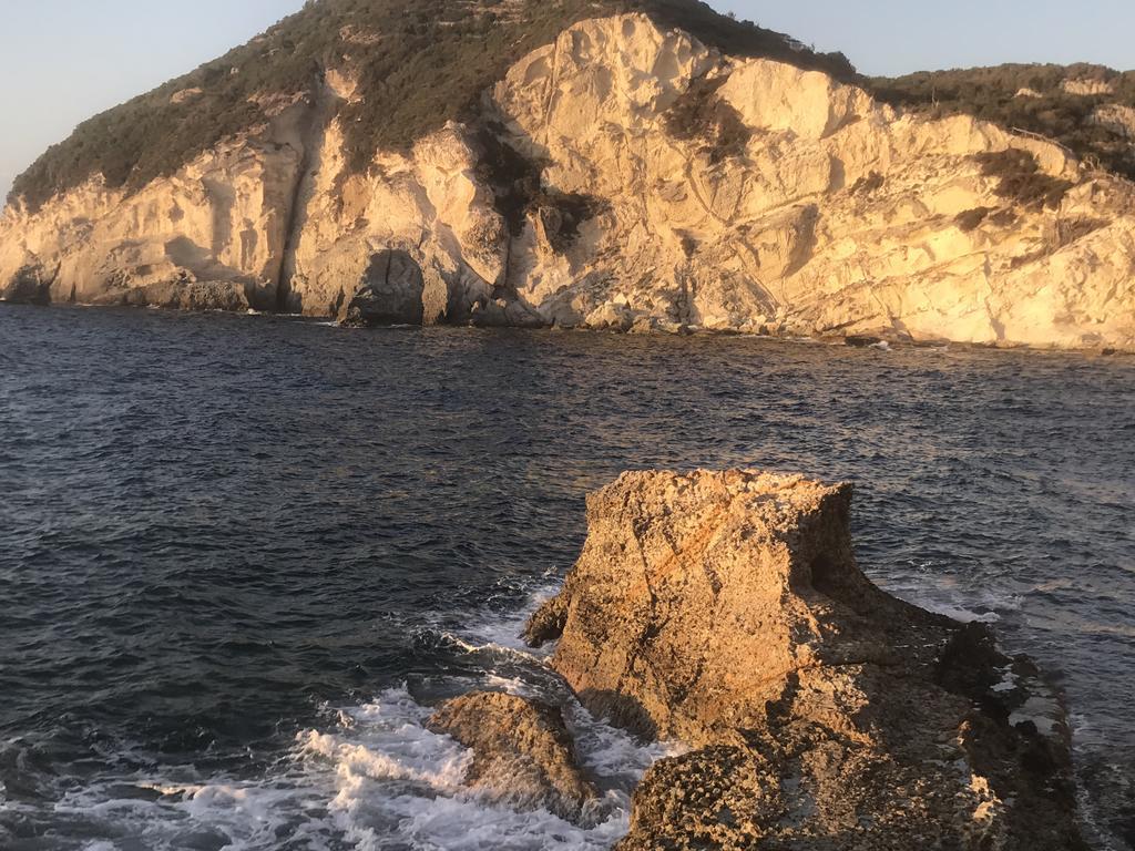 Cala Cavone Guest House Ponza Ngoại thất bức ảnh